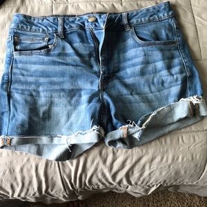 Light wash American Eagle Hi-rise shortie